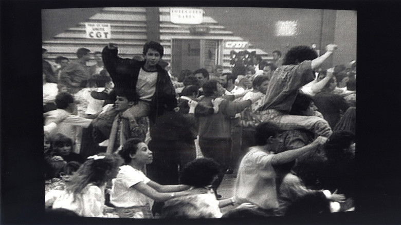 кадр из фильма PEUGEOT - IMMIGRÉS DANS UNE GRÈVE POPULAIRE