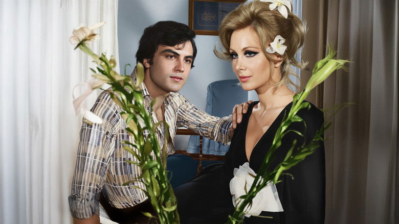 кадр из фильма Zambaklar Açarken