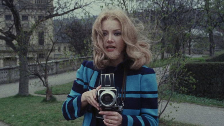 кадр из фильма Красная королева убивает семь раз