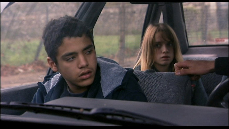 кадр из фильма L'Esquive