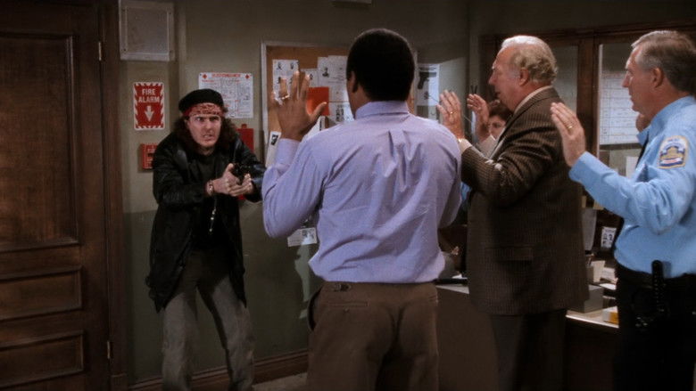 кадр из фильма Голый пистолет 2½: Запах страха