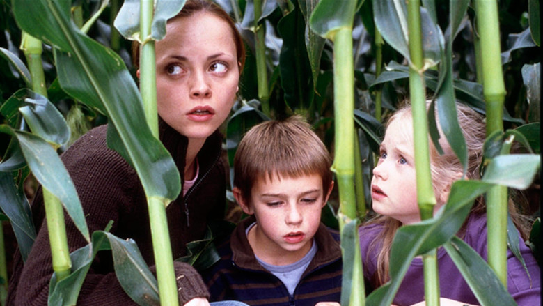 кадр из фильма Город проклятых