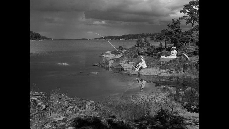 кадр из фильма Земляничная поляна