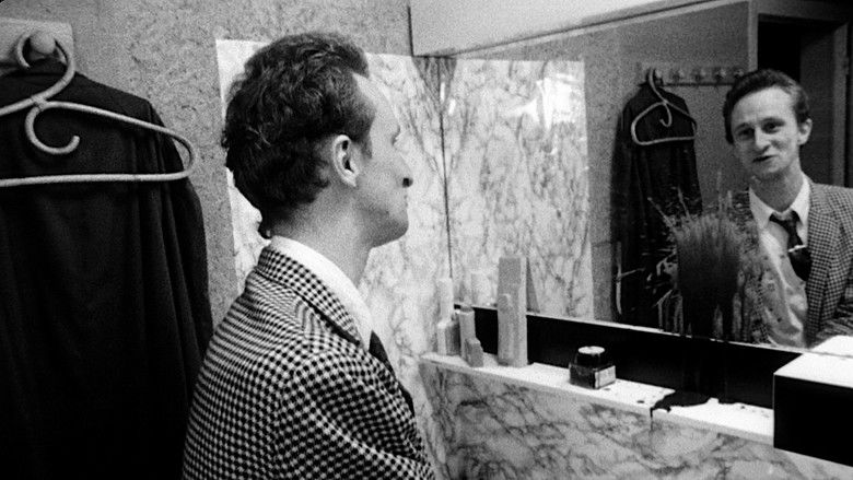 кадр из фильма Человек кусает собаку