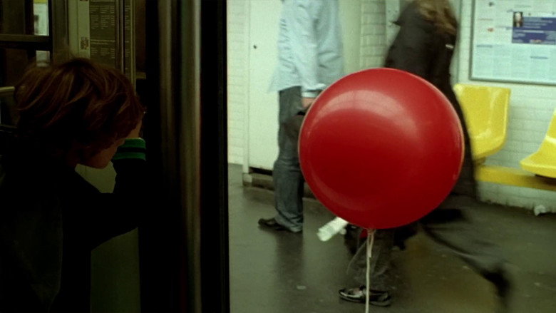 кадр из фильма Le Voyage du ballon rouge