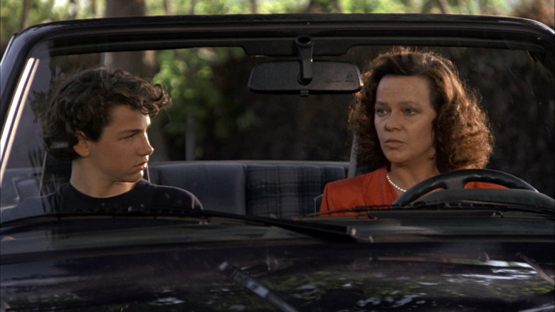 кадр из фильма Наваждение