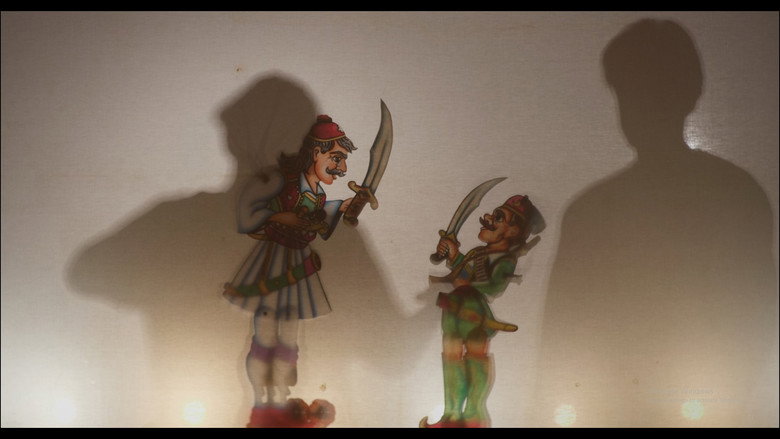 кадр из фильма Πίσω απ' τις Σκιές