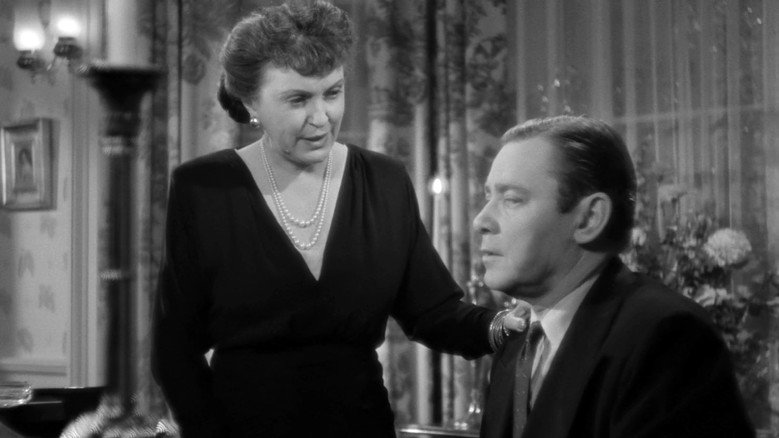 кадр из фильма The Enchanted Cottage