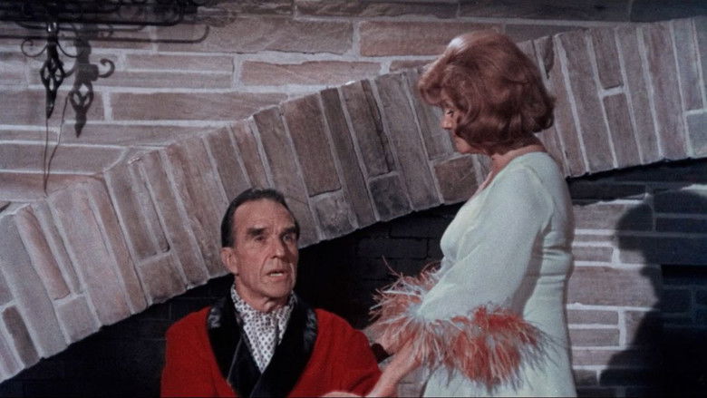 кадр из фильма The Naked Zoo