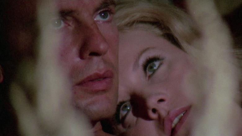 кадр из фильма Такая нежная... такая развратная