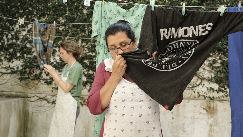 кадр из фильма Во сколько она вернётся?