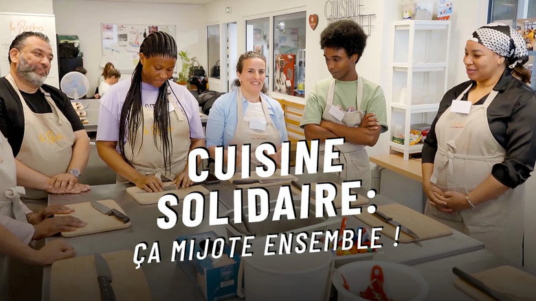 кадр из фильма Cuisine solidaire, ça mijote ensemble