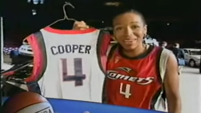 кадр из фильма WNBA: The Birth of a League