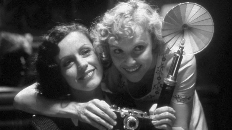 кадр из фильма Эйми и Ягуар