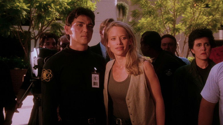 кадр из фильма Киборг–охотник