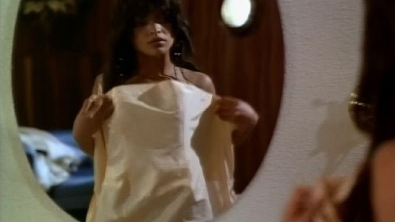 кадр из фильма Эммануэль 6