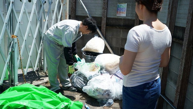 кадр из фильма JUL-017 月・水・金のゴミの日の朝、夫に内緒で時短中出しされる人妻 友田真希