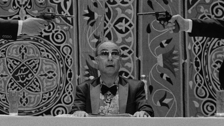 кадр из фильма К востоку от полудня