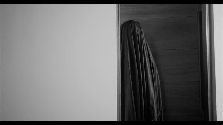 кадр из фильма A Raúl se le apareció un fantasma