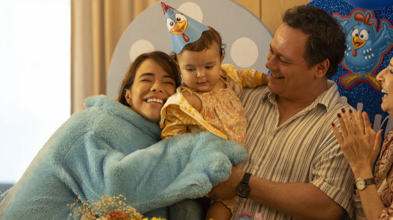 кадр из фильма Mãe Fora da Caixa