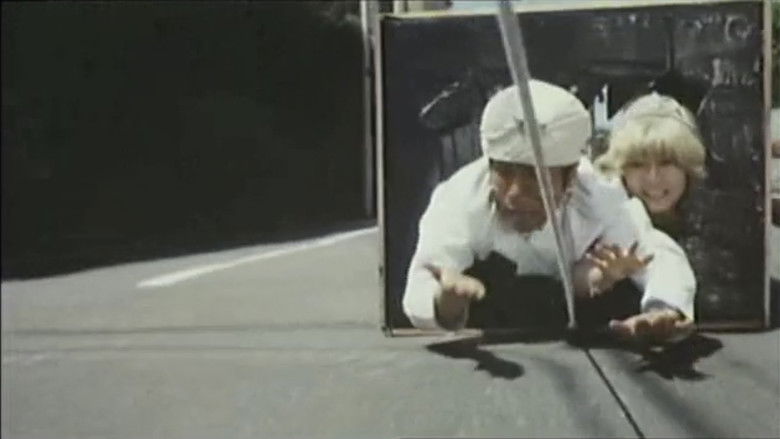 кадр из фильма 痴漢宅配便