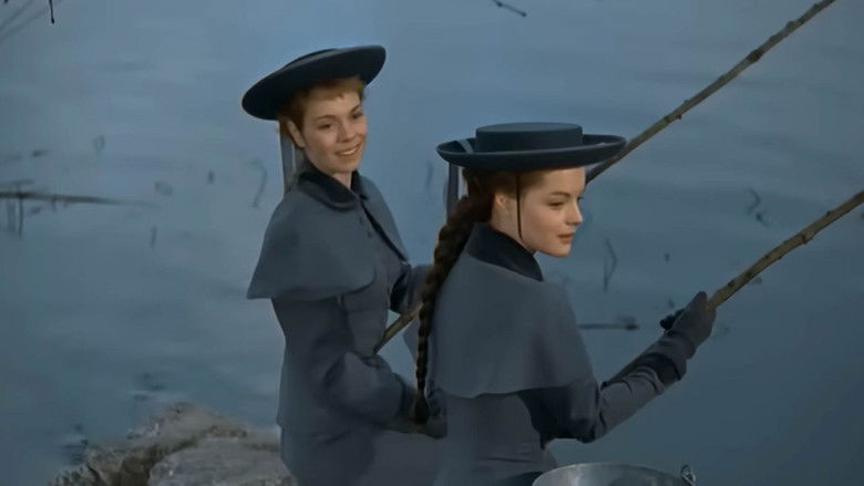 кадр из фильма Девушки в униформе