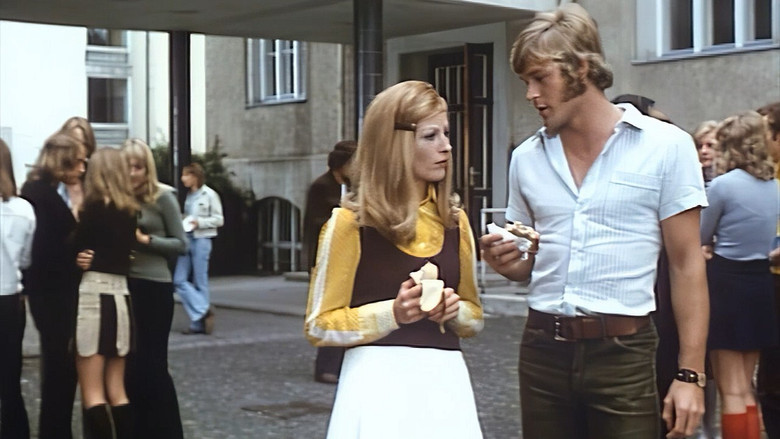 кадр из фильма Доклад о школьницах 4: О том, что часто приводит родителей в отчаяние