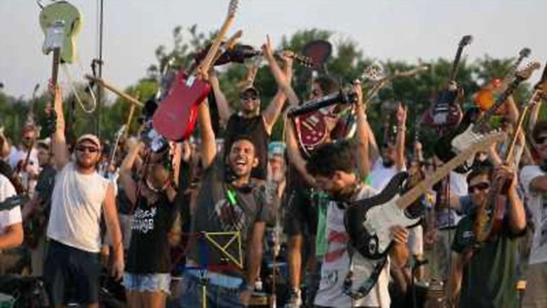 кадр из фильма We Are the Thousand: L'incredibile storia di Rockin'1000