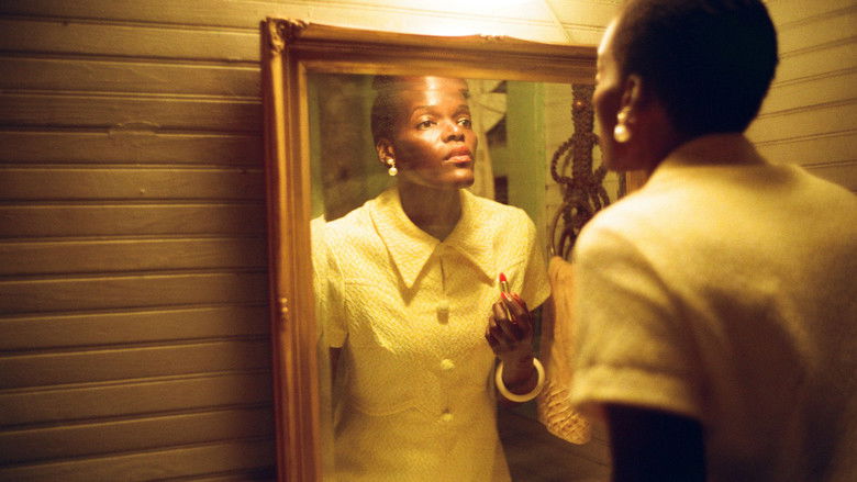 кадр из фильма Все грунтовые дороги имеют привкус соли