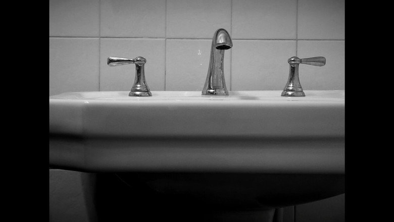 кадр из фильма The Tub