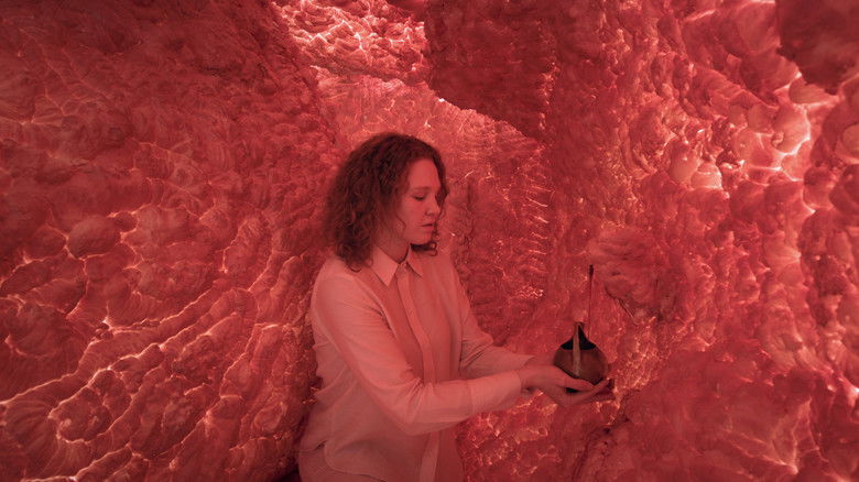 кадр из фильма THE WOMAN WHOSE HEAD WAS AN ASTEROID