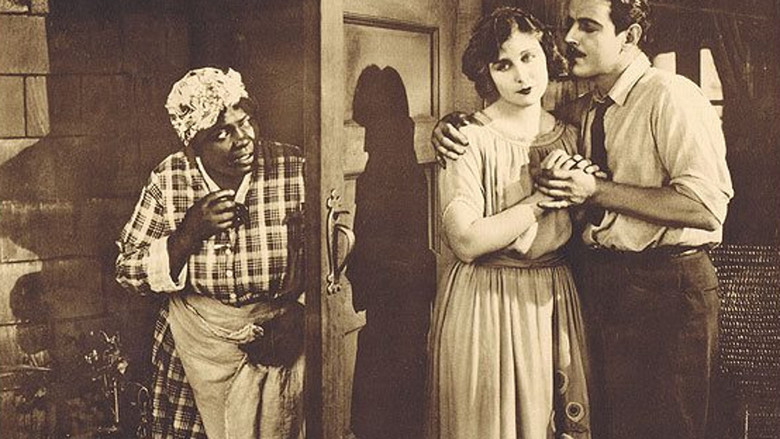 кадр из фильма Fog Bound