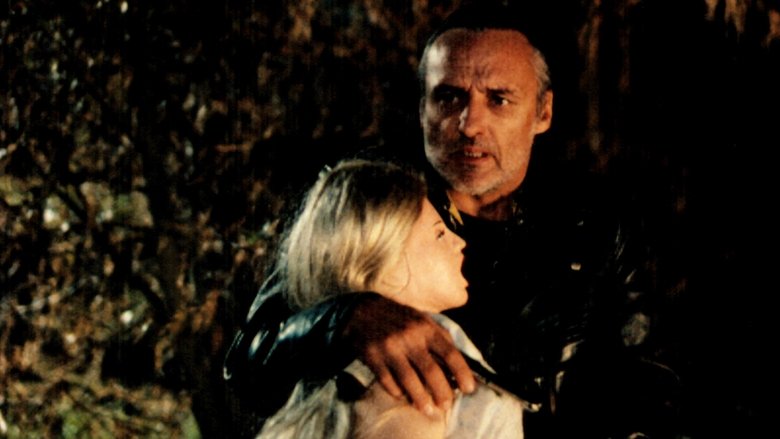 кадр из фильма На берегу реки