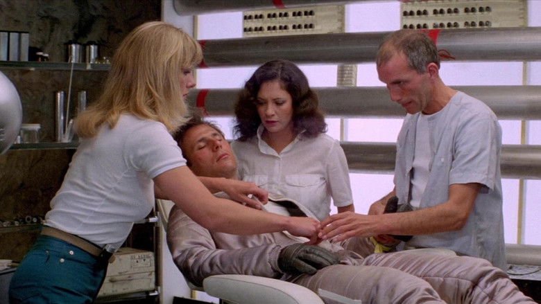 кадр из фильма Планета ужасов