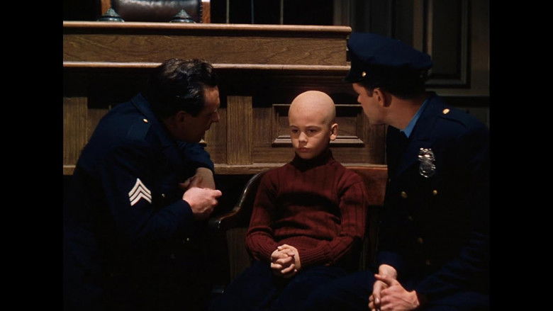 кадр из фильма Мальчик с зелеными волосами