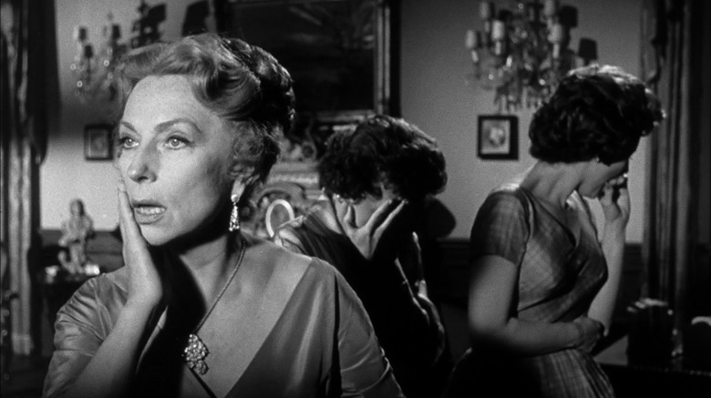 кадр из фильма Летучая мышь