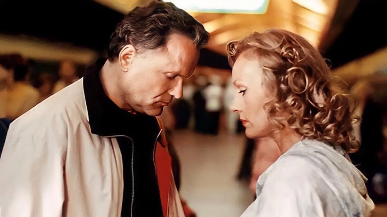 кадр из фильма Подари мне лунный свет