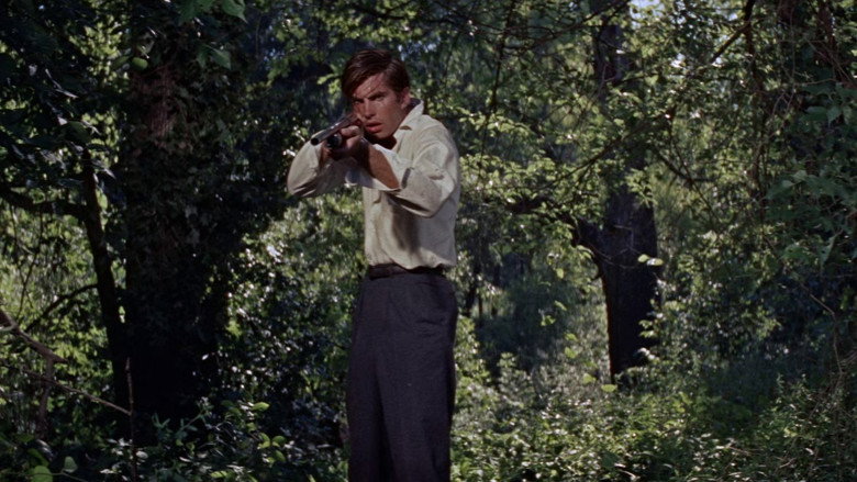 кадр из фильма Домой с холма