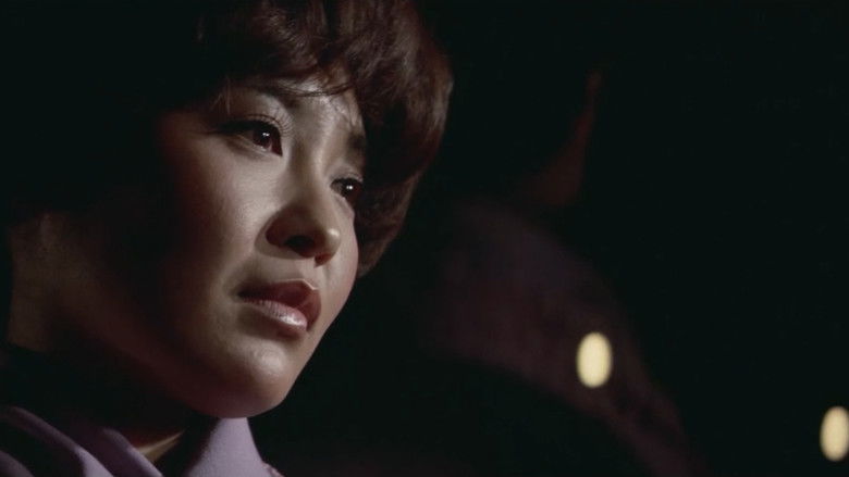 кадр из фильма 女子大生　かりそめの妻