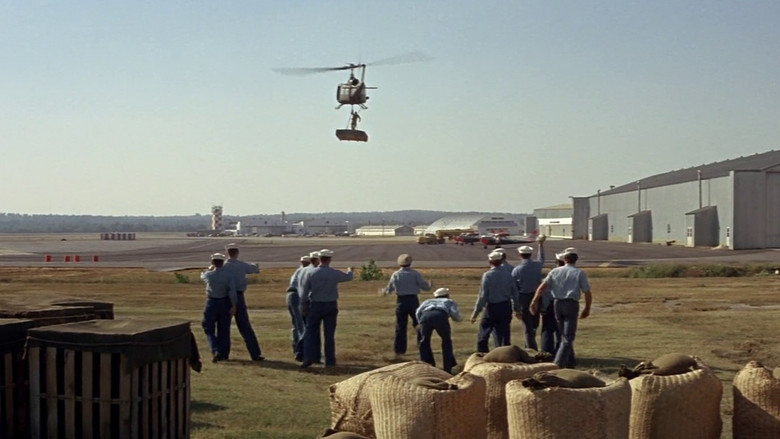 кадр из фильма Зеленые береты