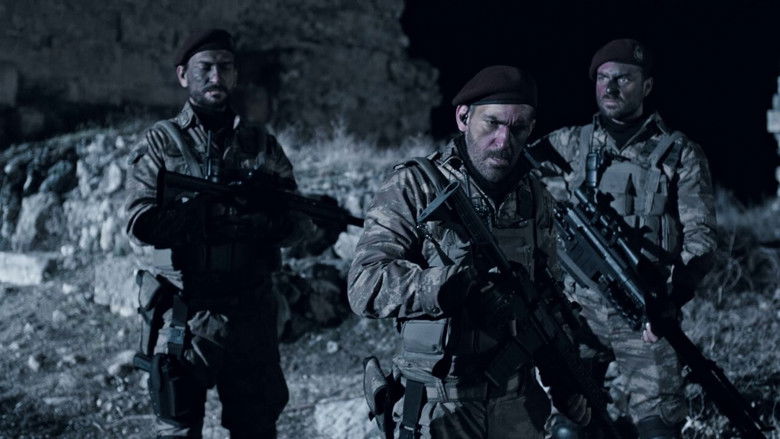 кадр из фильма Bordo Bereliler: Suriye