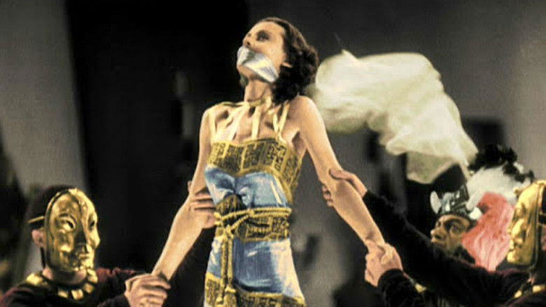 кадр из фильма Она