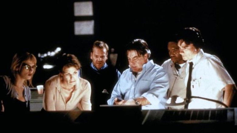 кадр из фильма Контроль земли