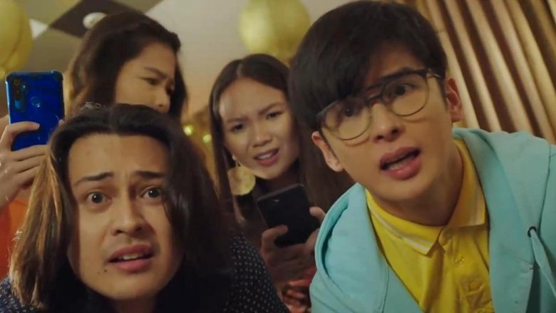 кадр из фильма Girl Online