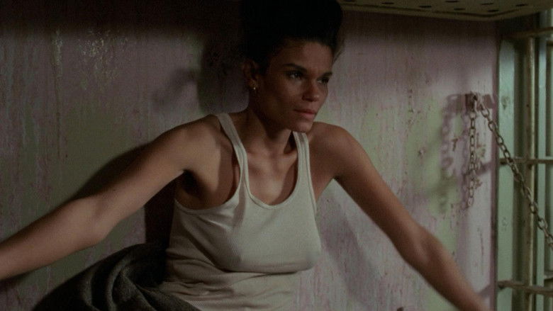 кадр из фильма Страсть за решеткой