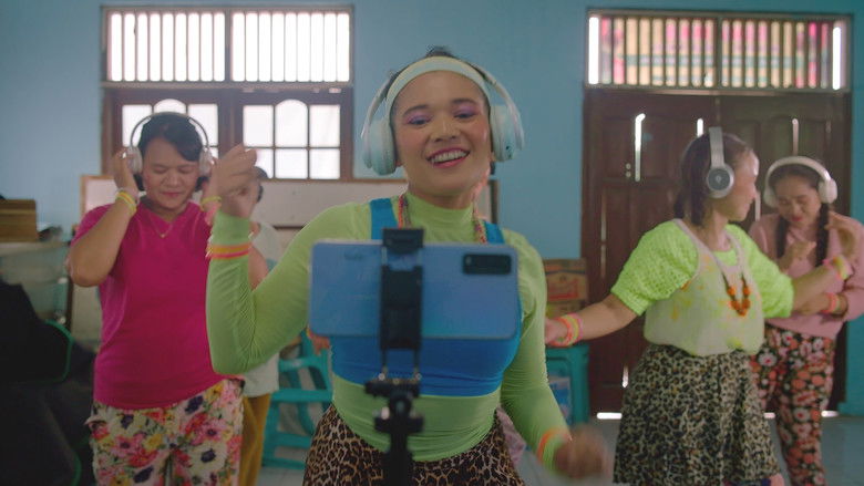 кадр из фильма RRR: Roaring Rhythmic Remix