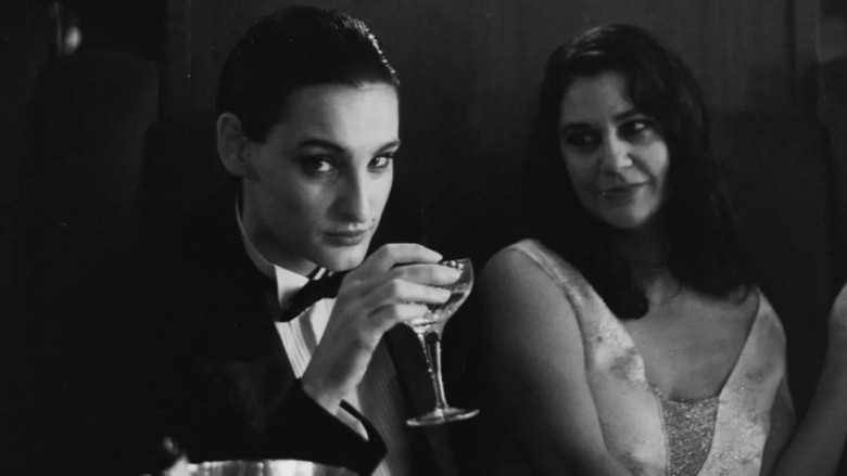 кадр из фильма Un mois chez les filles