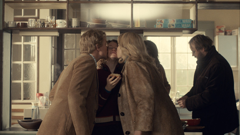 кадр из фильма Коммуна