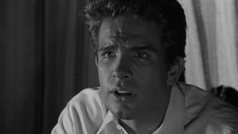 кадр из фильма Всё рушится