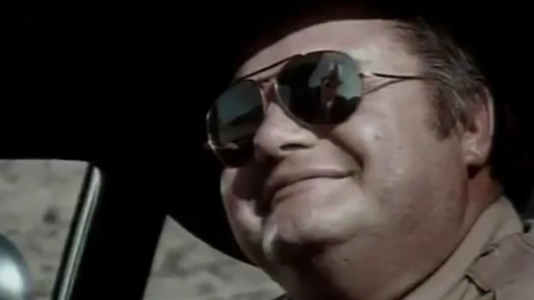 кадр из фильма Ловкачи гражданского диапазона